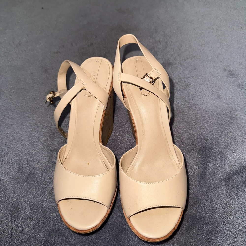 Elegant Beige Women's Sandals